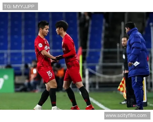 上海上港与东京球队激战正酣精彩直播全程回顾与分析